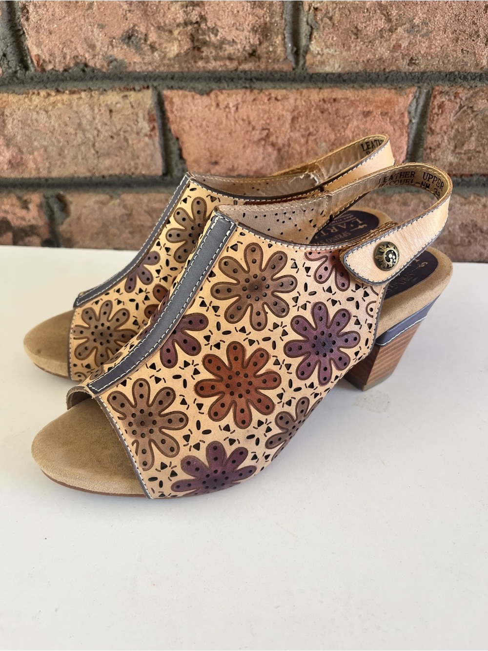 L'Artiste Raquel floral open toe Platform Sandal EU 38/ US 6-7.5